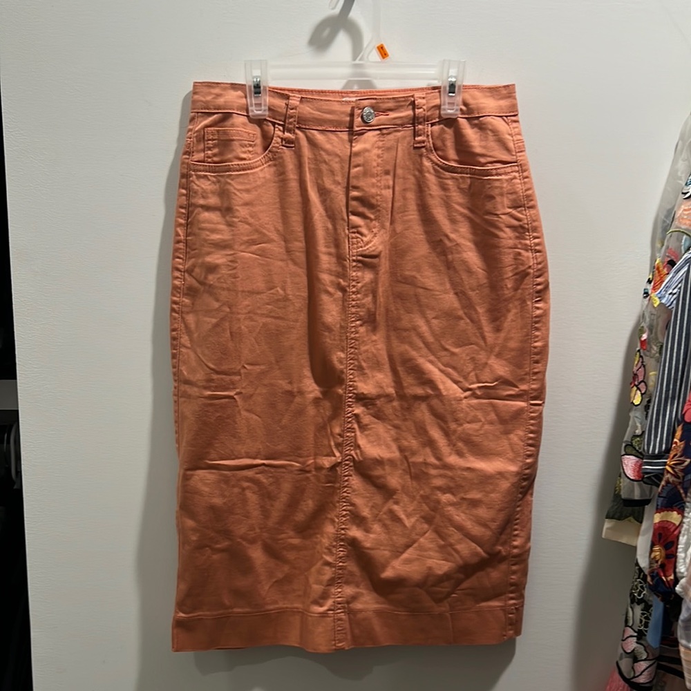 cute, salmon colored jean skirt! super comfy material and in great condition.